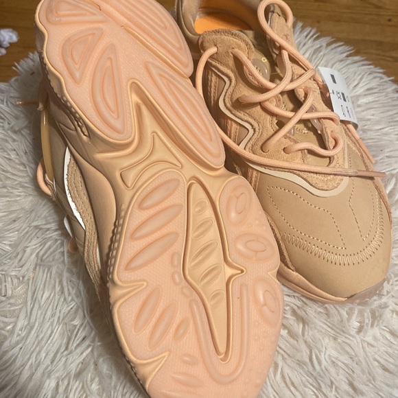 Brand new Adidas Ozweego 5.5 - Picture 3 of 4